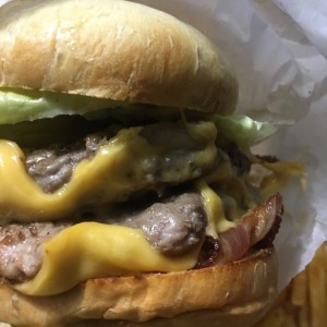 Hamburguesa doble con tocineta