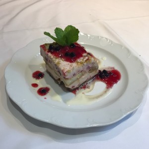 tiramisu de frutos rojos