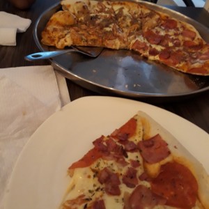 Pizza mediana pollo bbq-americana