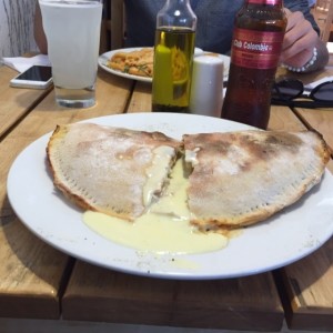 calzone de quesos