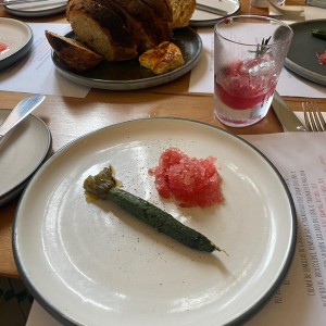 Mini Zucchini, granita de sandia , pure de Gruyere