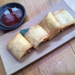 KANITAN: rellenas de jaiba, queso crema y salsa de rocoto