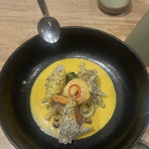 Ceviche de pescado y camarones con aji amarillo