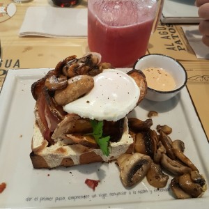 Patito Estrellado con Jugo de Frutos Tropicales