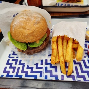 Cheeseburger and fries 