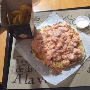 Arepa coctail de camarón