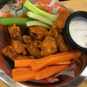 Bowl de alas buffalo original salsa suicida 