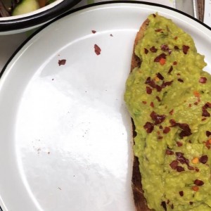 Tostada de aguacate