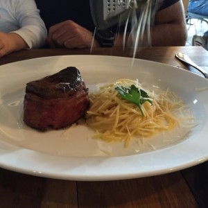 lomo de res con pasta al burro