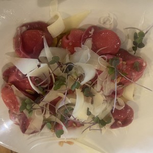 Cappelletti remolacha con queso de cabra 
