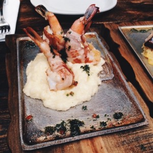 langostinos con tocineta 