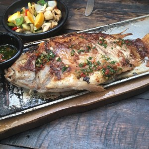 Mojarra Fresca a la Parrilla con chimichurri