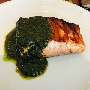Salmon al pesto