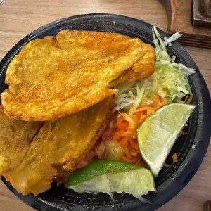 Ensalada y patacones