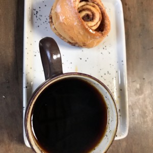 Cafe y rollo de canela