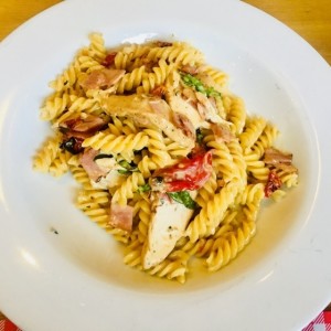 Fusulli Pollo e Tocineta