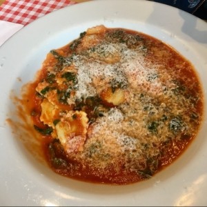 Ravioli di Ricotta e Spinaci, al Pomodoro