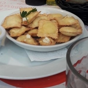 raviolis de queso fritos 