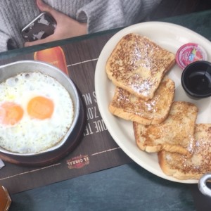 Tostadas Francesas con huevos fritos