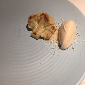 coliflor y helado de semillas de girasol