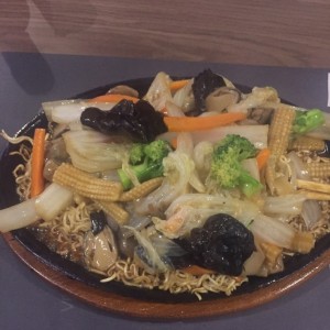 Vegetales y tallarines