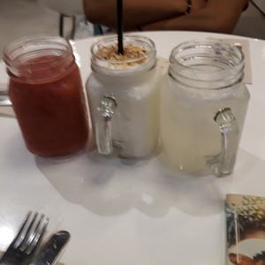 smootie berry, limonada de coco y limonsda natural