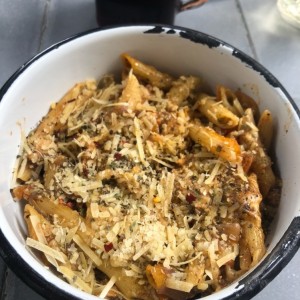 Pasta con pollo bbq 