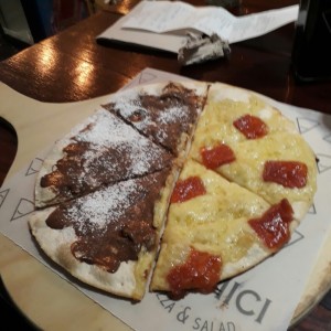 mitad nutella mitad queso con bocadillo