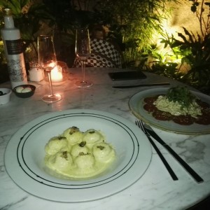 ravioli tartufo / 