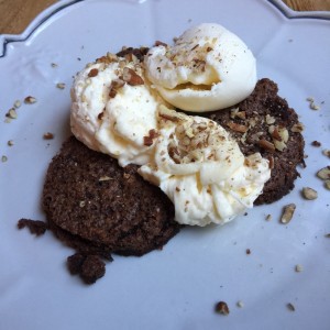 chocolate dulce y salado mozzarella y helado de vainilla