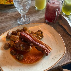 tre cerditos + jugo de freijoa