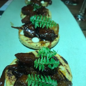 arepa de costilla glaseada
