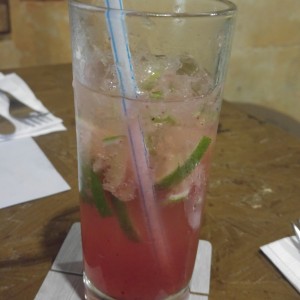 Limonada Inglesa (petalos de rosa)