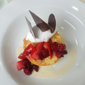 torta tres leches con frutos rojos 