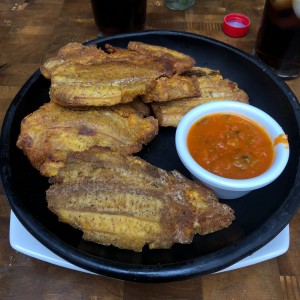 Acompañamiento de patacones con hogao