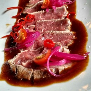 Tiradito de Lomo Saltado en salsa Nikkei