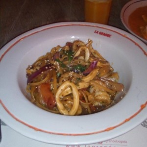 Spaghetti con frutos de mar