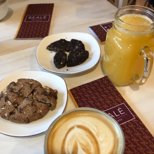 galleta de chocolate con sal + galleta vegana