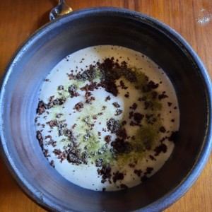 Texturas de cacao, lulo y helado de mantequilla quemada