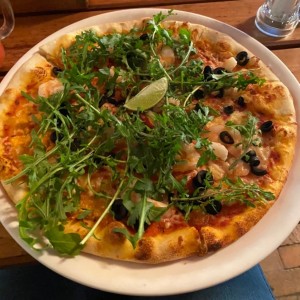 Pizza camarones y rugula