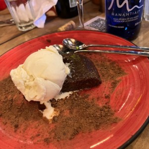 Brownie con helado