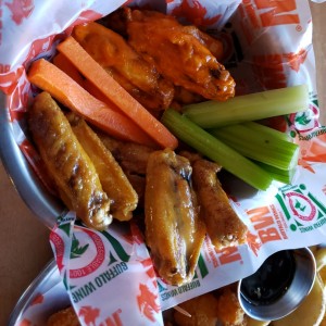 Alitas con Salsas Mostaza Dulce y Buffalo