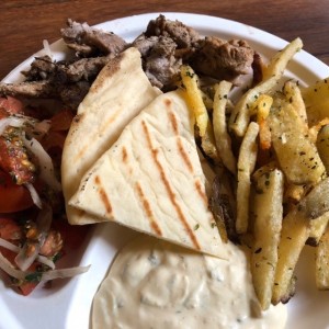 Gyro de Cerdo / Papas griegas / Tzatziki