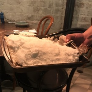 Pescado en costra de sal
