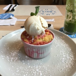 Crumble de frutos rojos y manzana