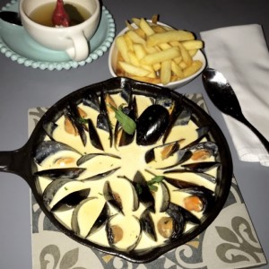 mejillones en salsa de queso azul 