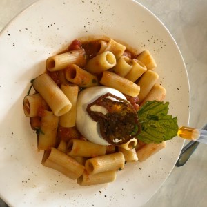 Rigatoni e Burrata