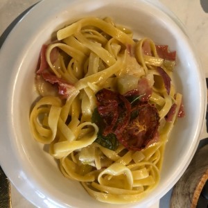 Pasta a la Rueda con Prosciutto
