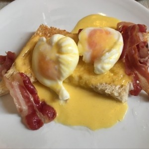 huevos benedectinos con tocineta