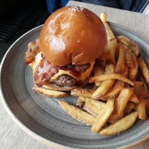 Hamburguesa la furia rola.